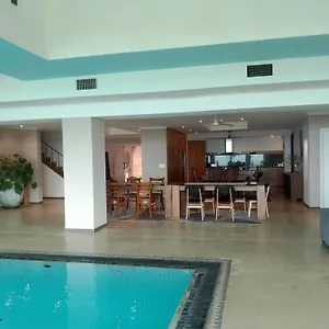 Yachtsmans Paradise, Whitsundays 3*, Airlie Beach Australia